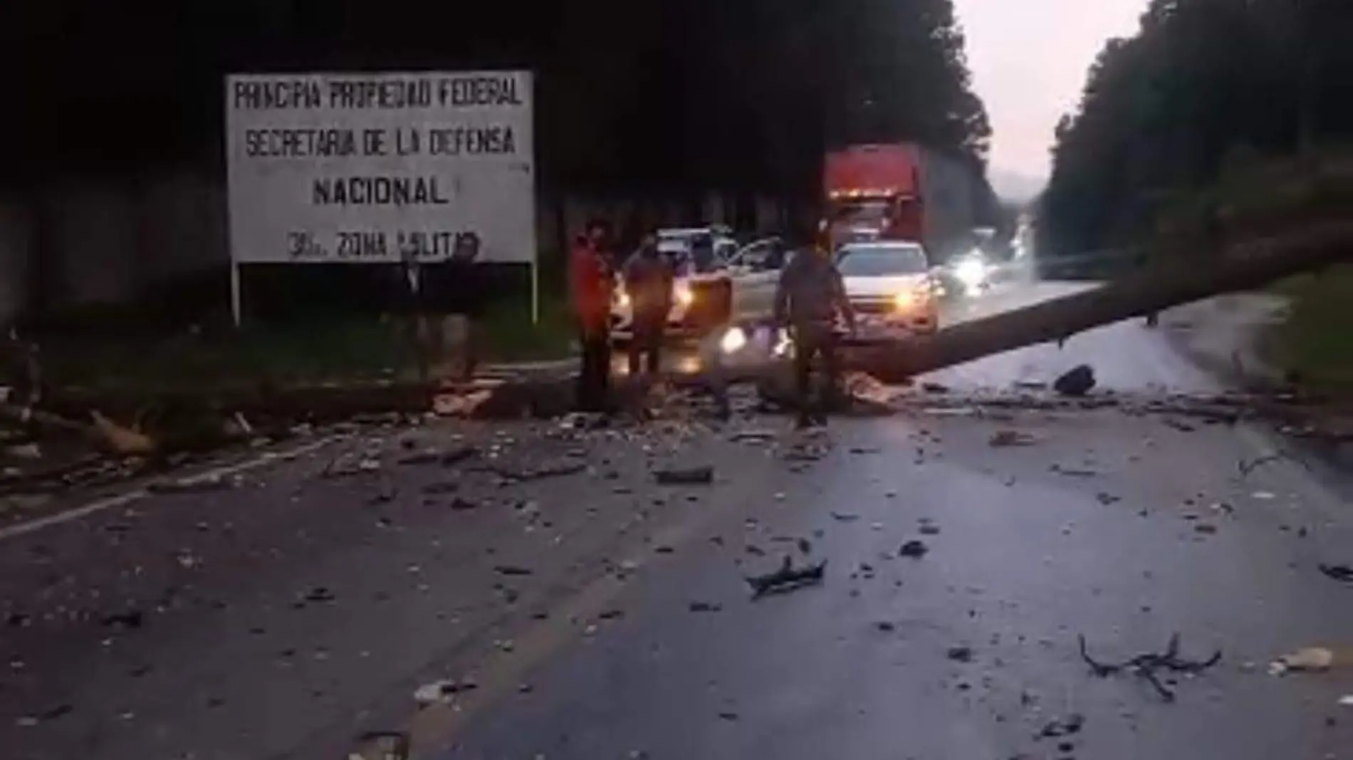 hombre se salva de ser aplastado